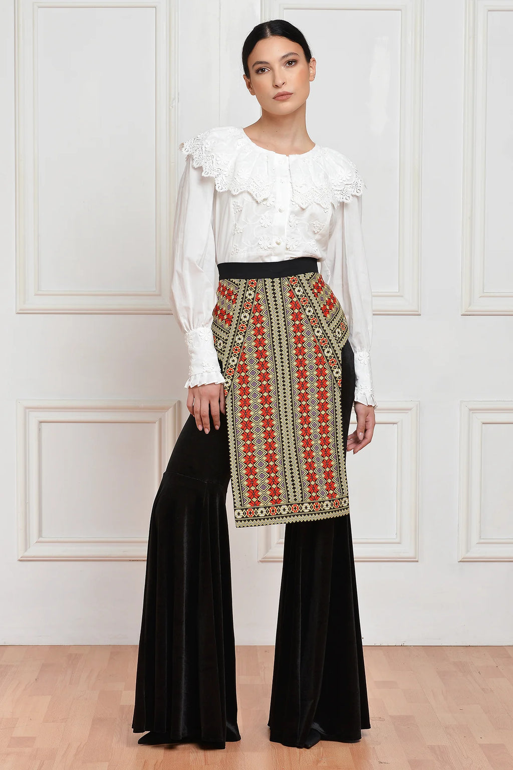 Camasa alba cu guler si broderie tridimensionala