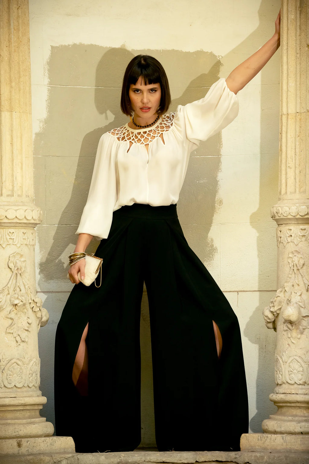 Pantaloni Lungi din Stofa Neagra cu Croiala Ampla si Slituri Frontale