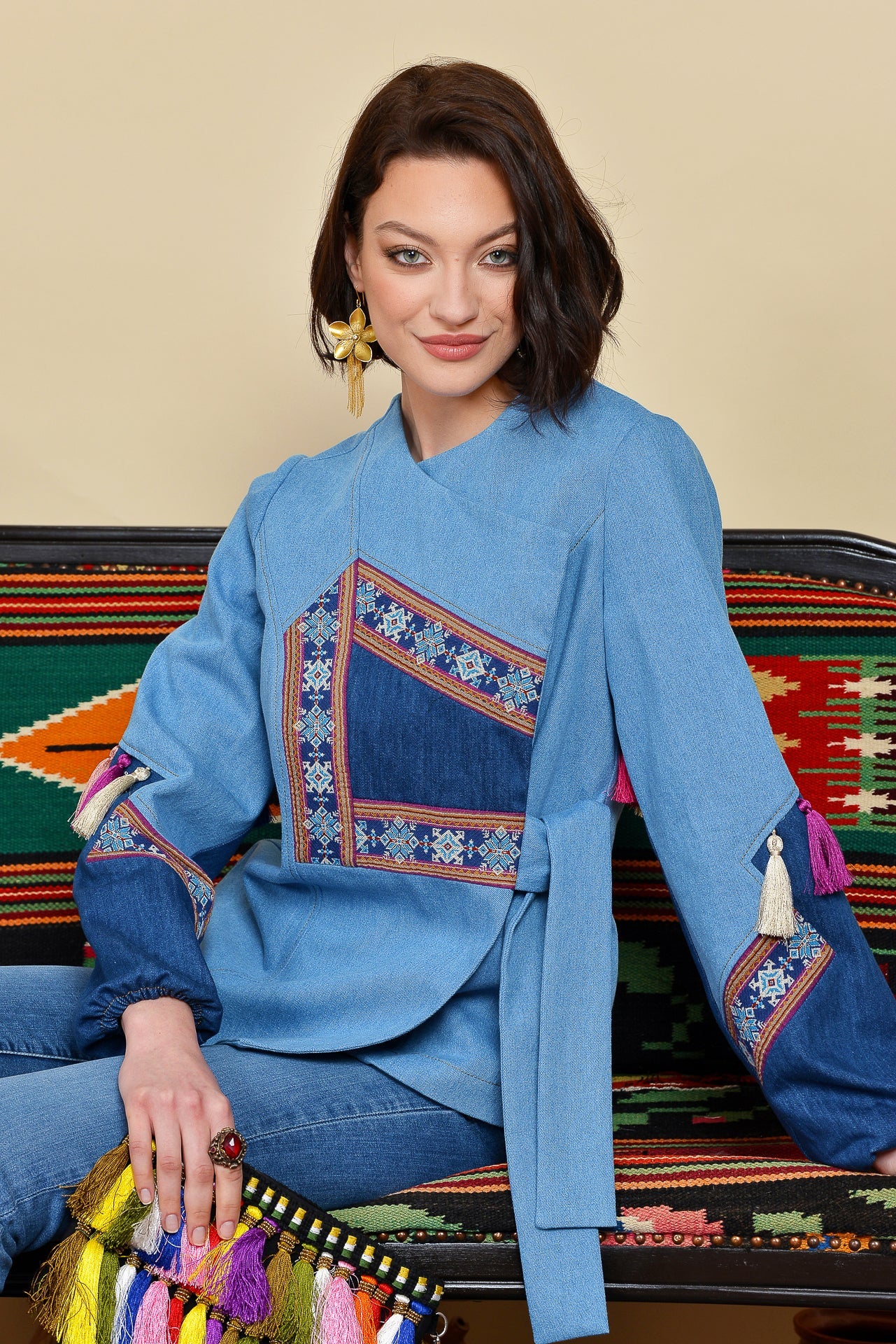 Jacheta din Denim cu Ciucuri de Matase si Jacquard Etnic