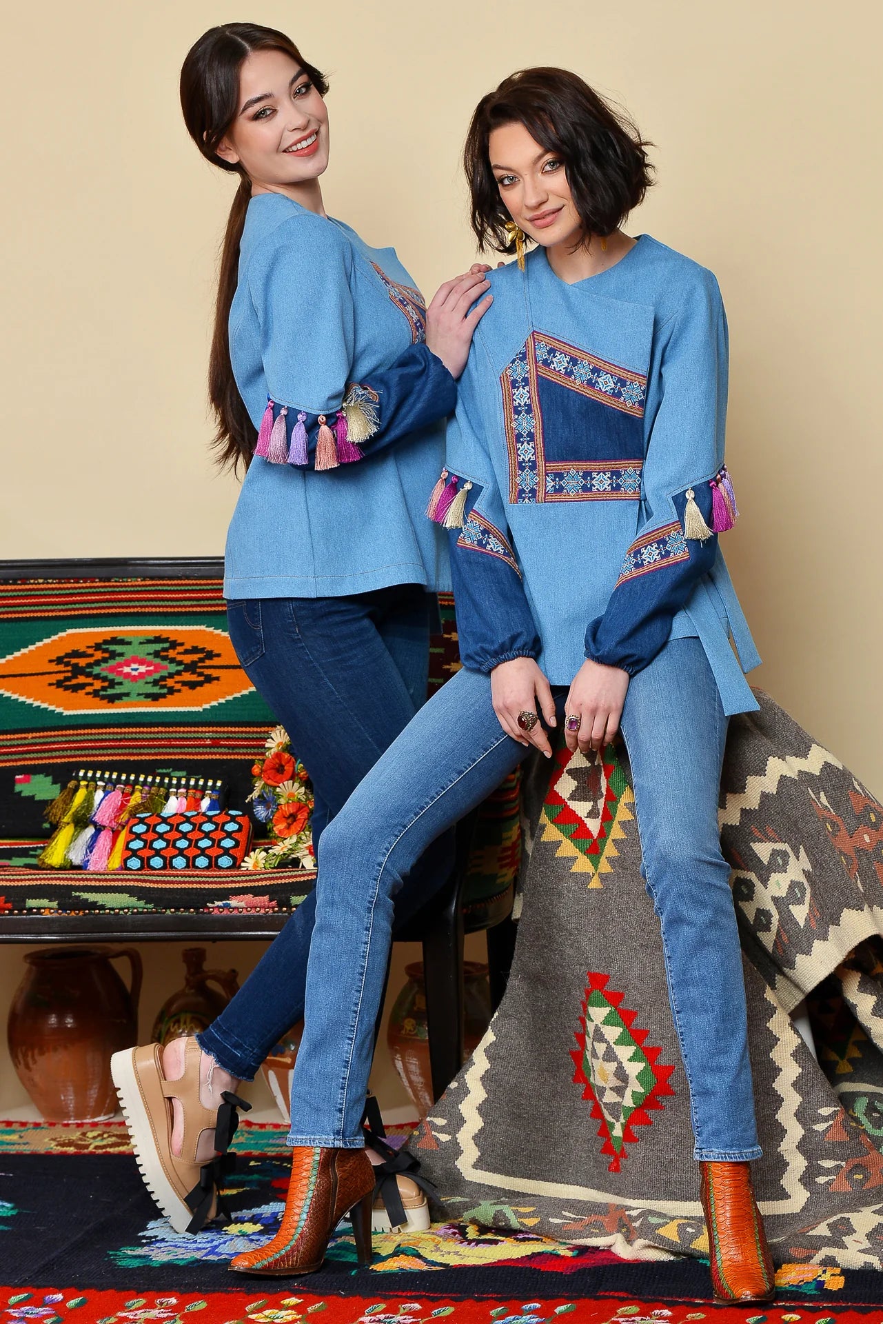 Jacheta din Denim cu Ciucuri de Matase si Jacquard Etnic