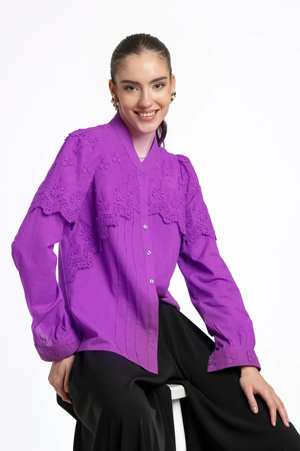 Cămașa violet din batist de bumbac și broderie tridimensională