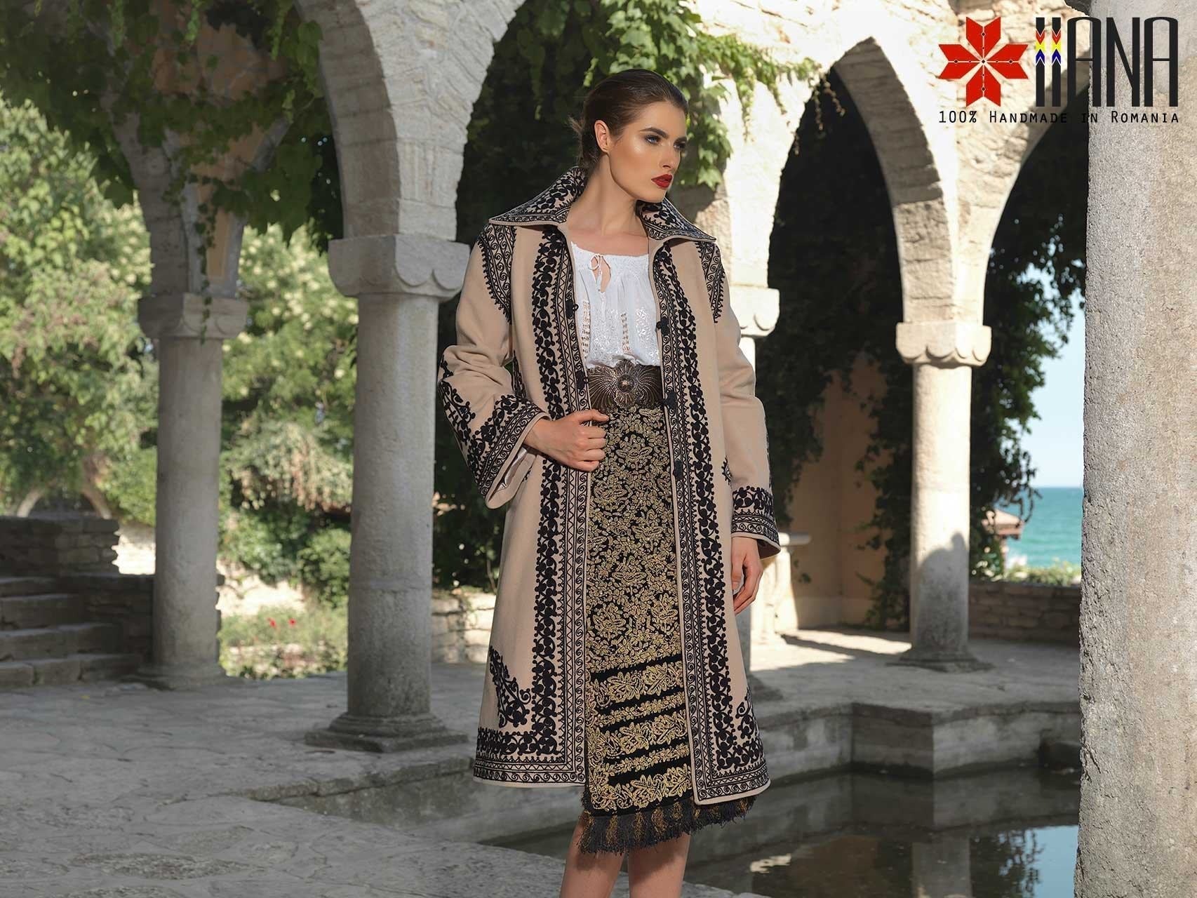 Suman Regina Maria Autentic Romanesc din Stofa de Lana si Casmir Brodat Manual