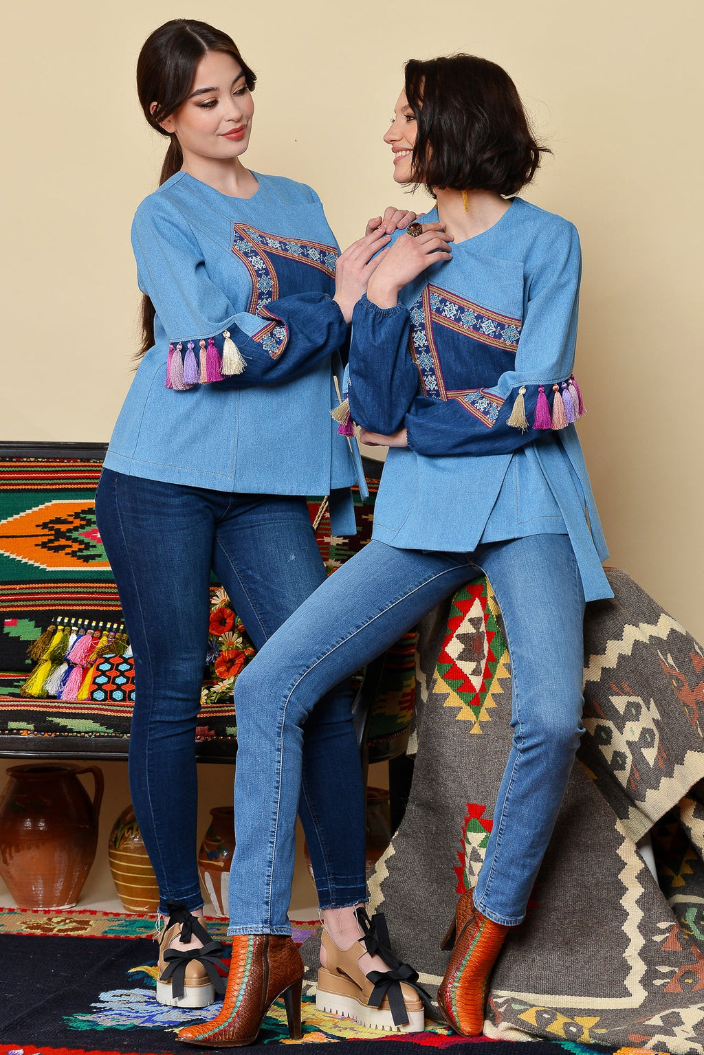 Jacheta din Denim cu Ciucuri de Matase si Jacquard Etnic