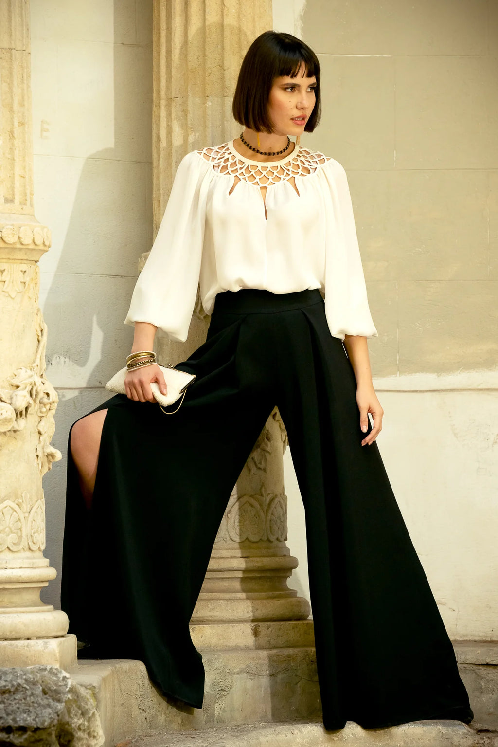 Pantaloni Lungi din Stofa Neagra cu Croiala Ampla si Slituri Frontale
