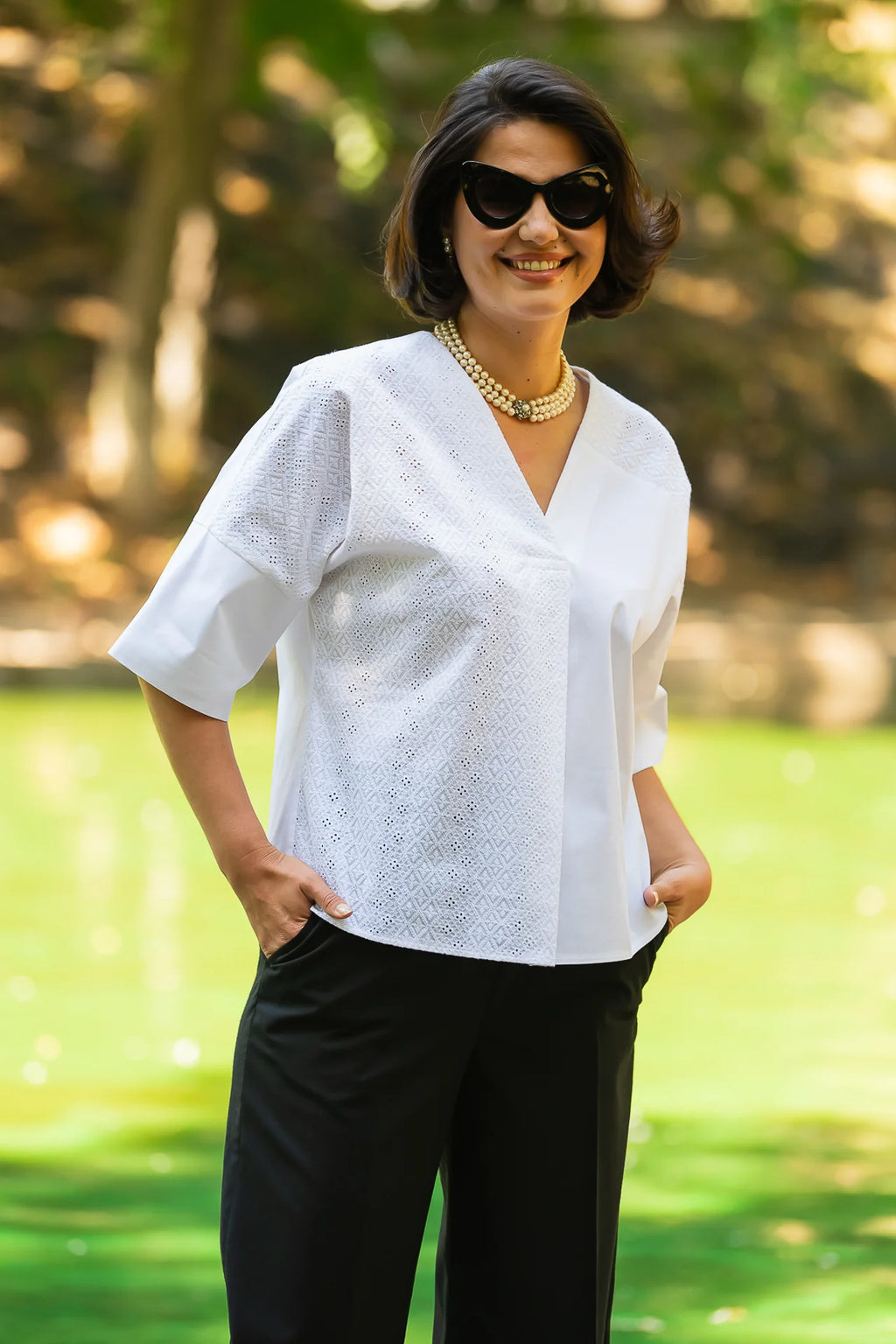 Bluza chimono alba cu broderie asimetrica