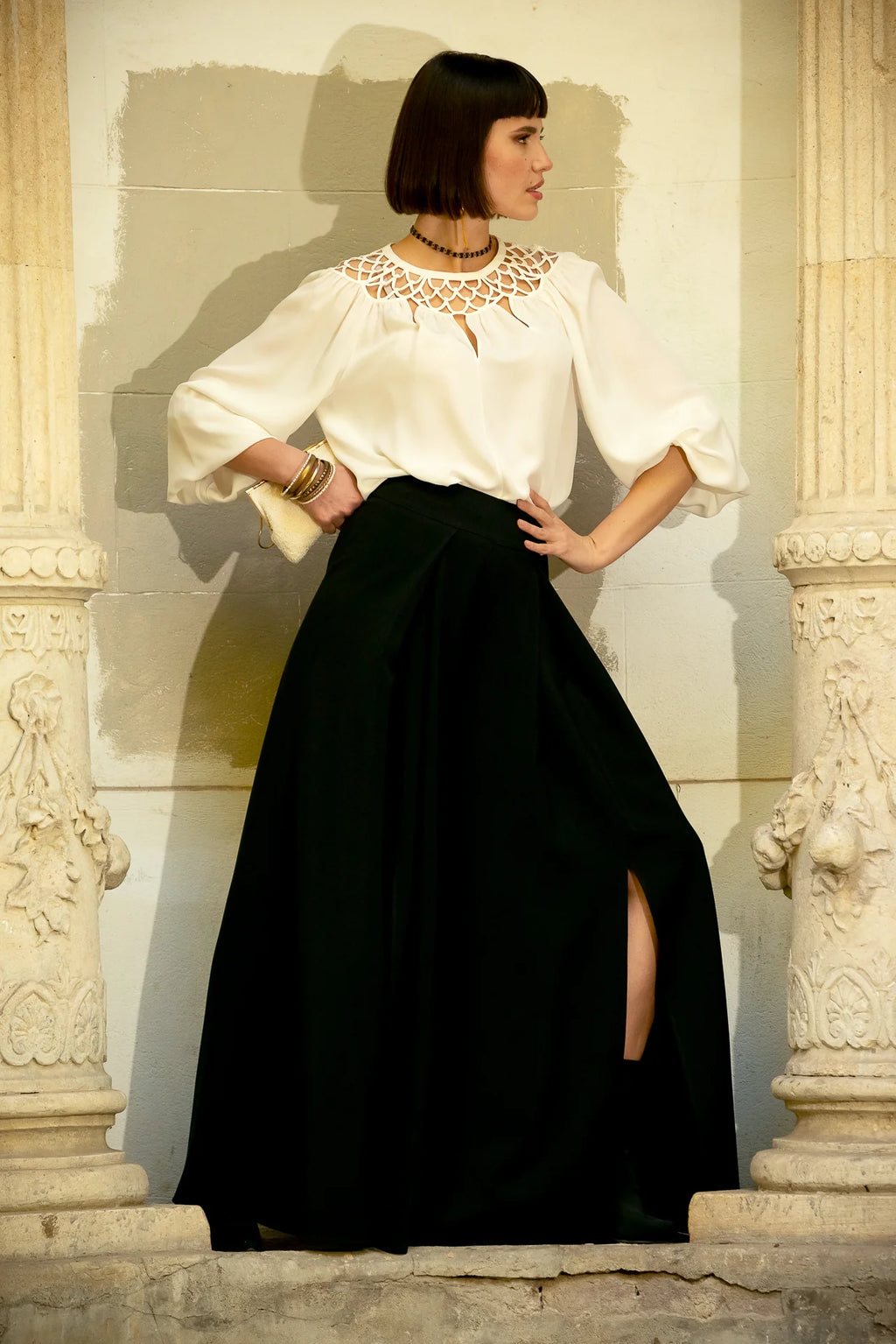 Pantaloni Lungi din Stofa Neagra cu Croiala Ampla si Slituri Frontale