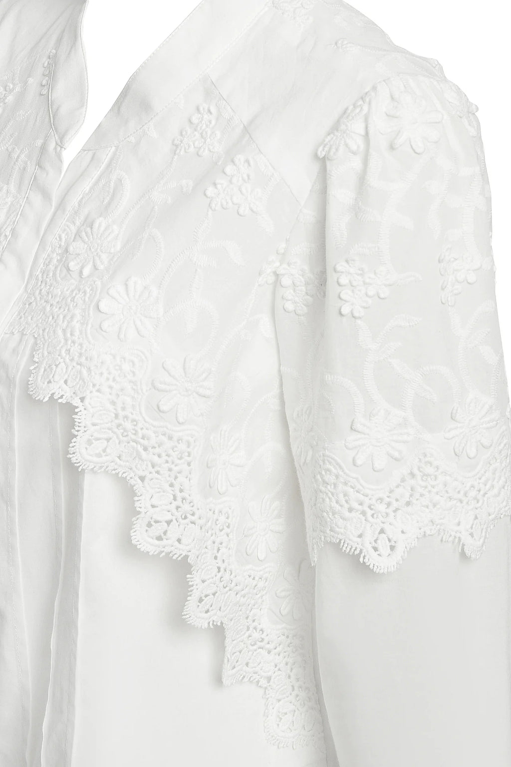 Cămașa albă din batist de bumbac și broderie tridimensională