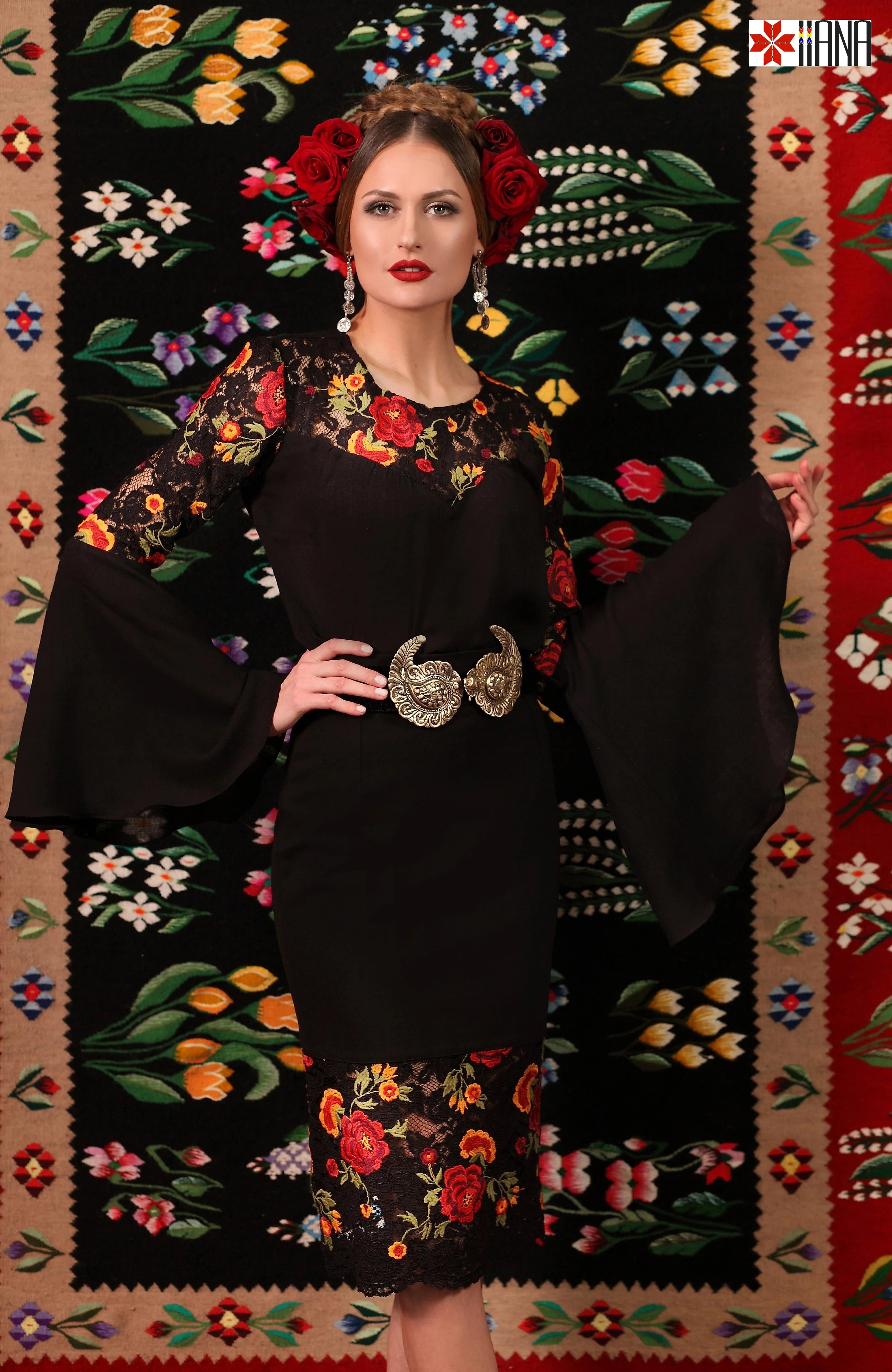 Fusta Dreapta Midi Folcloric Brodata cu Trandafiri Neagra
