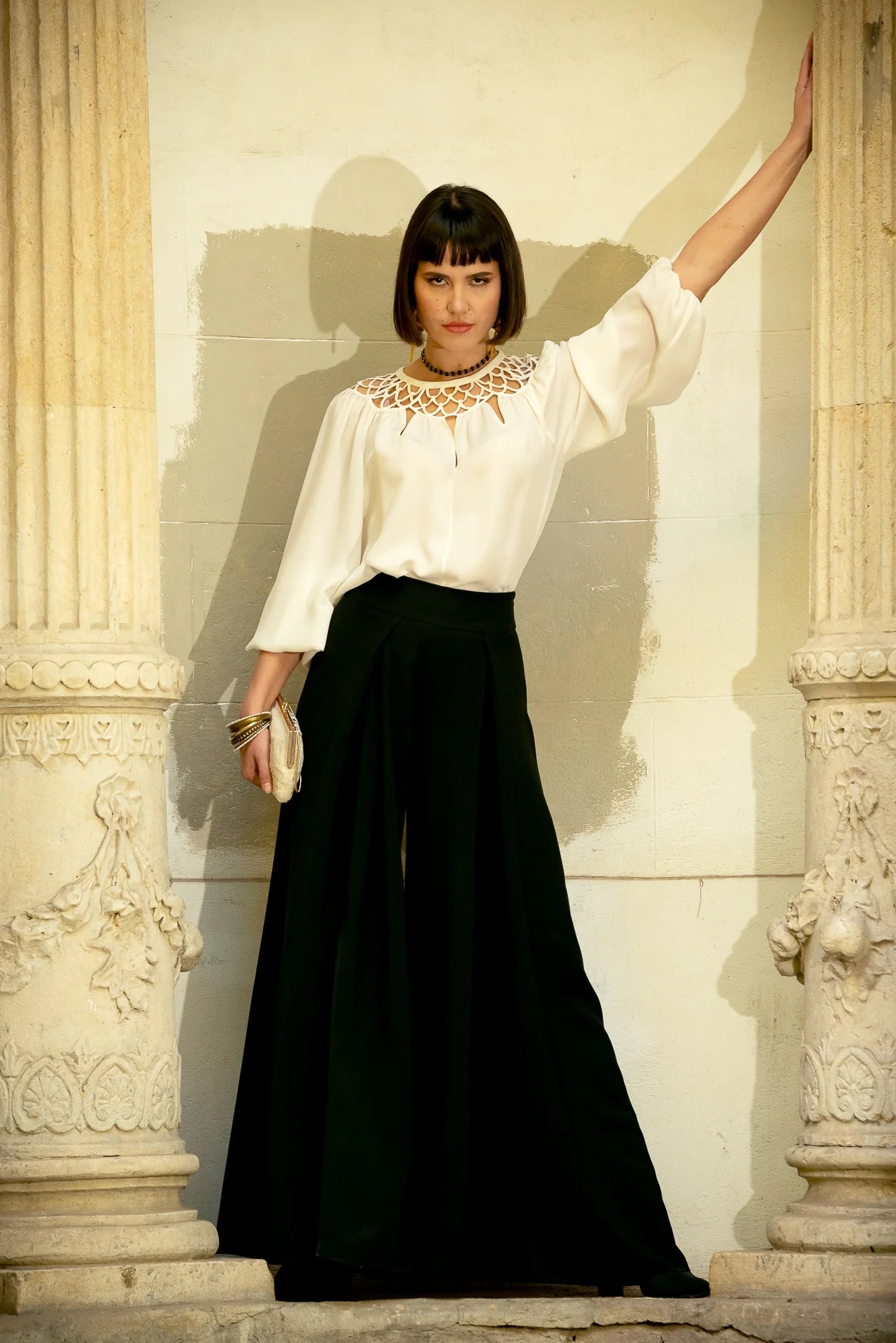 Pantaloni Lungi din Stofa Neagra cu Croiala Ampla si Slituri Frontale