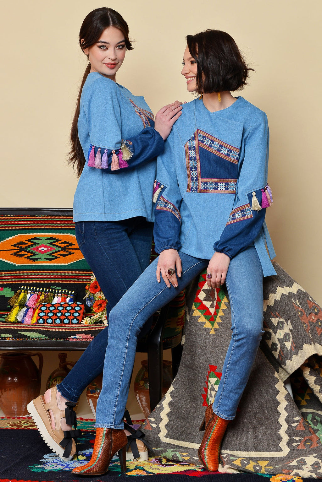 Jacheta din Denim cu Ciucuri de Matase si Jacquard Etnic