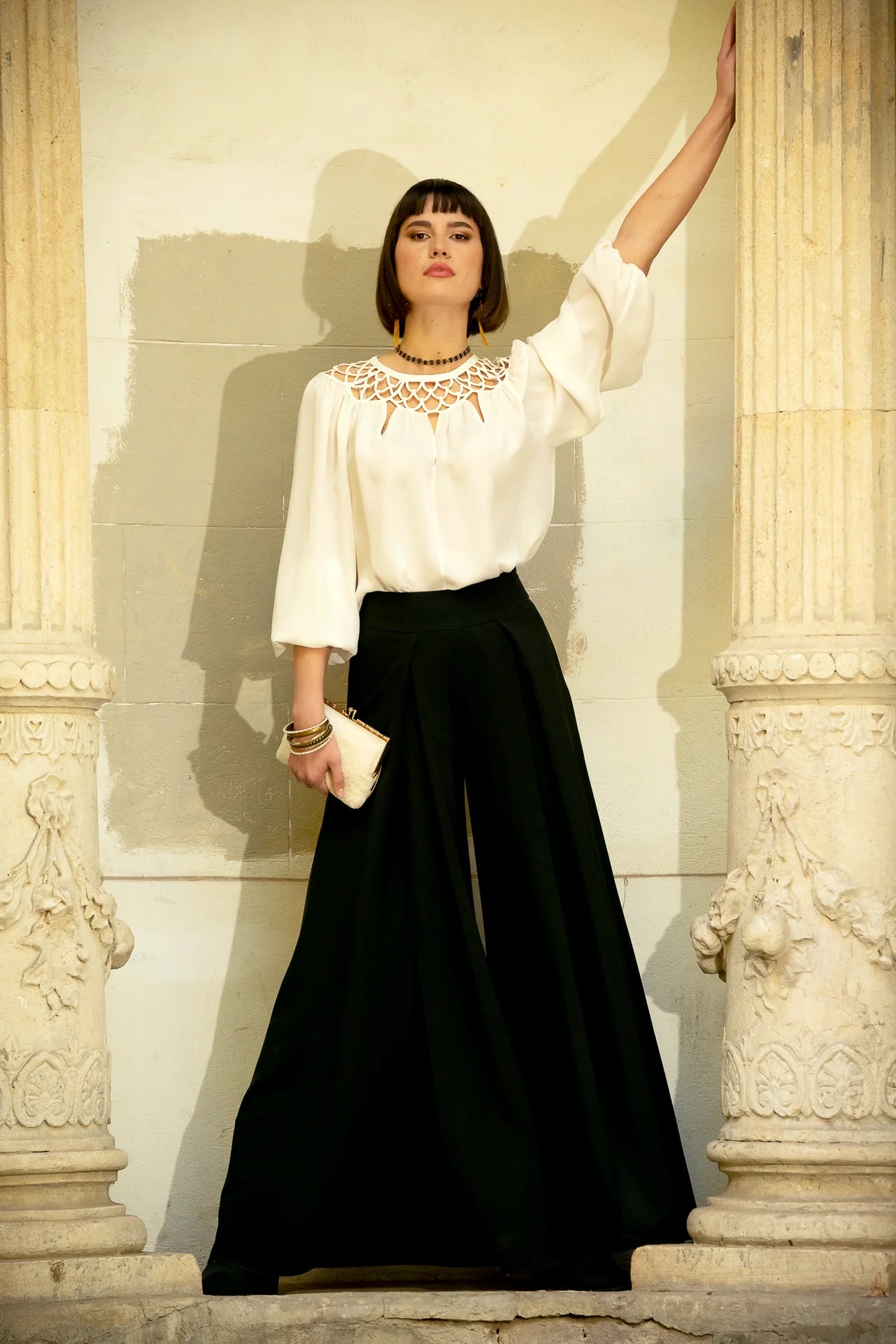 Pantaloni Lungi din Stofa Neagra cu Croiala Ampla si Slituri Frontale