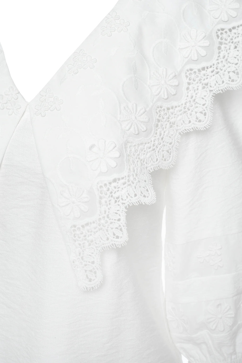 Bluza Alba Cu Guler Din Broderie Tridimensionala