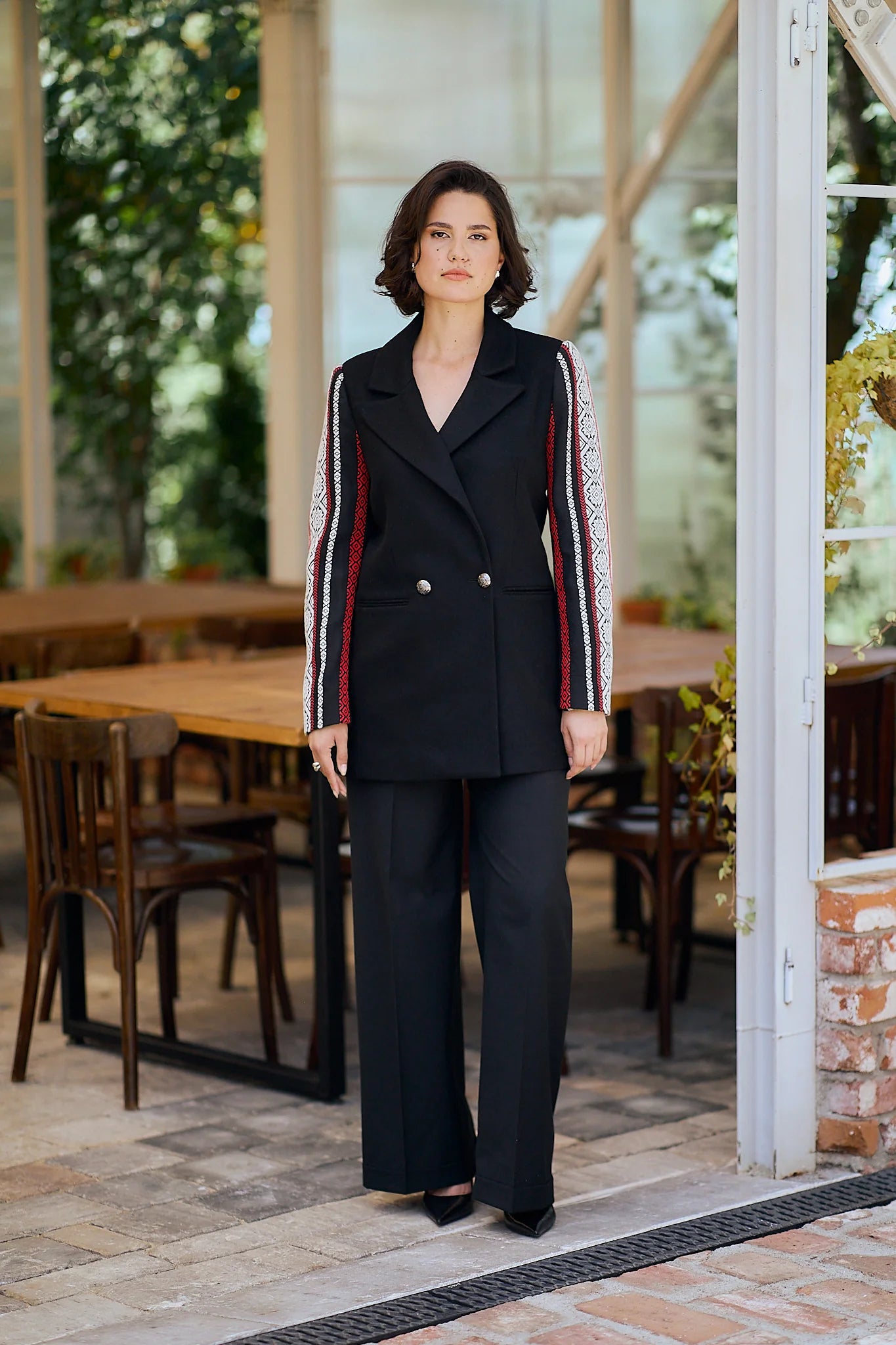 Jacheta neagra din lana cu jacquard etnic tesut