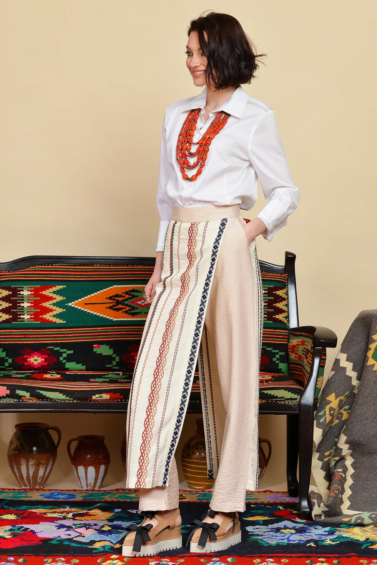 Pantaloni Crem cu Oprege