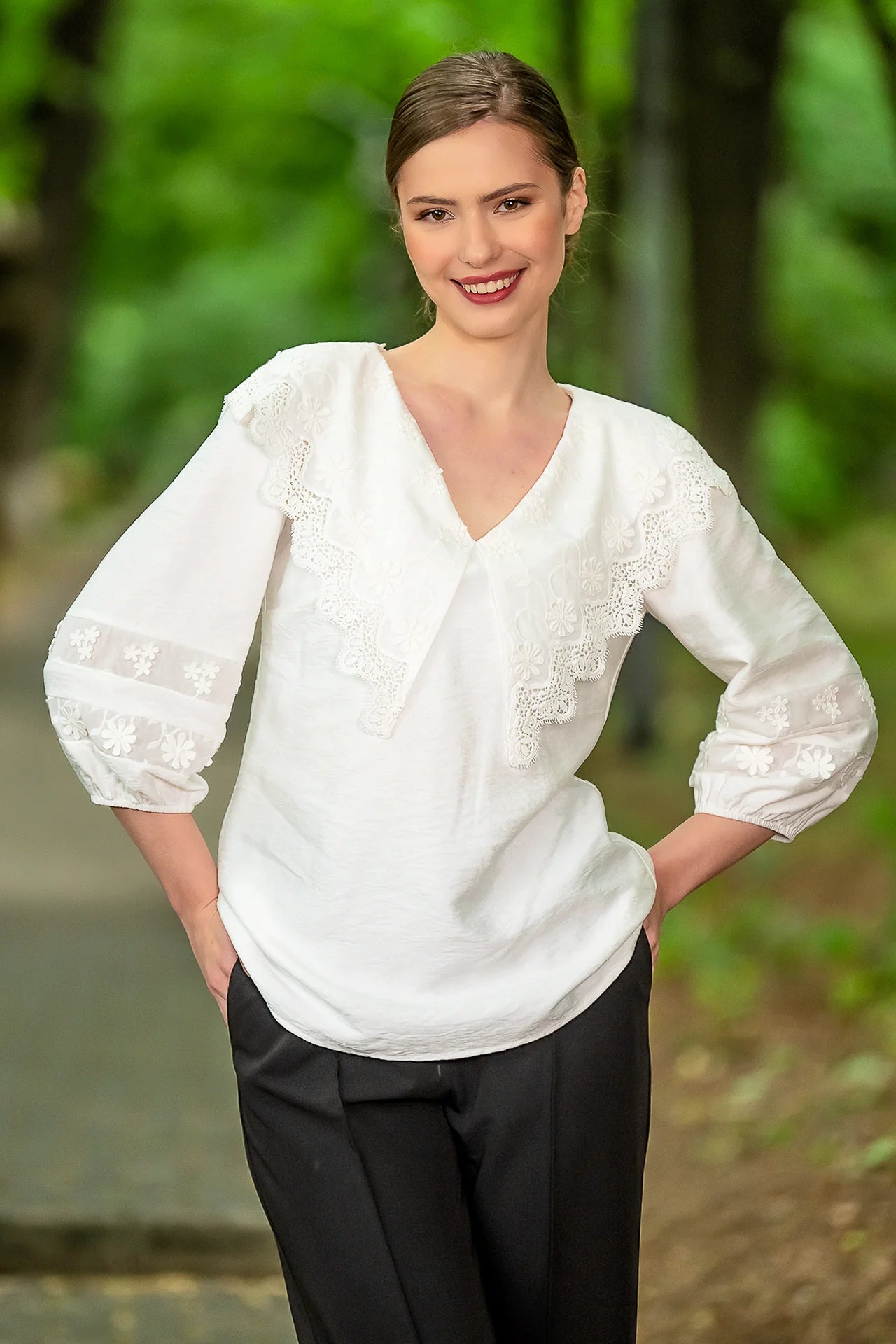 Bluza Alba Cu Guler Din Broderie Tridimensionala