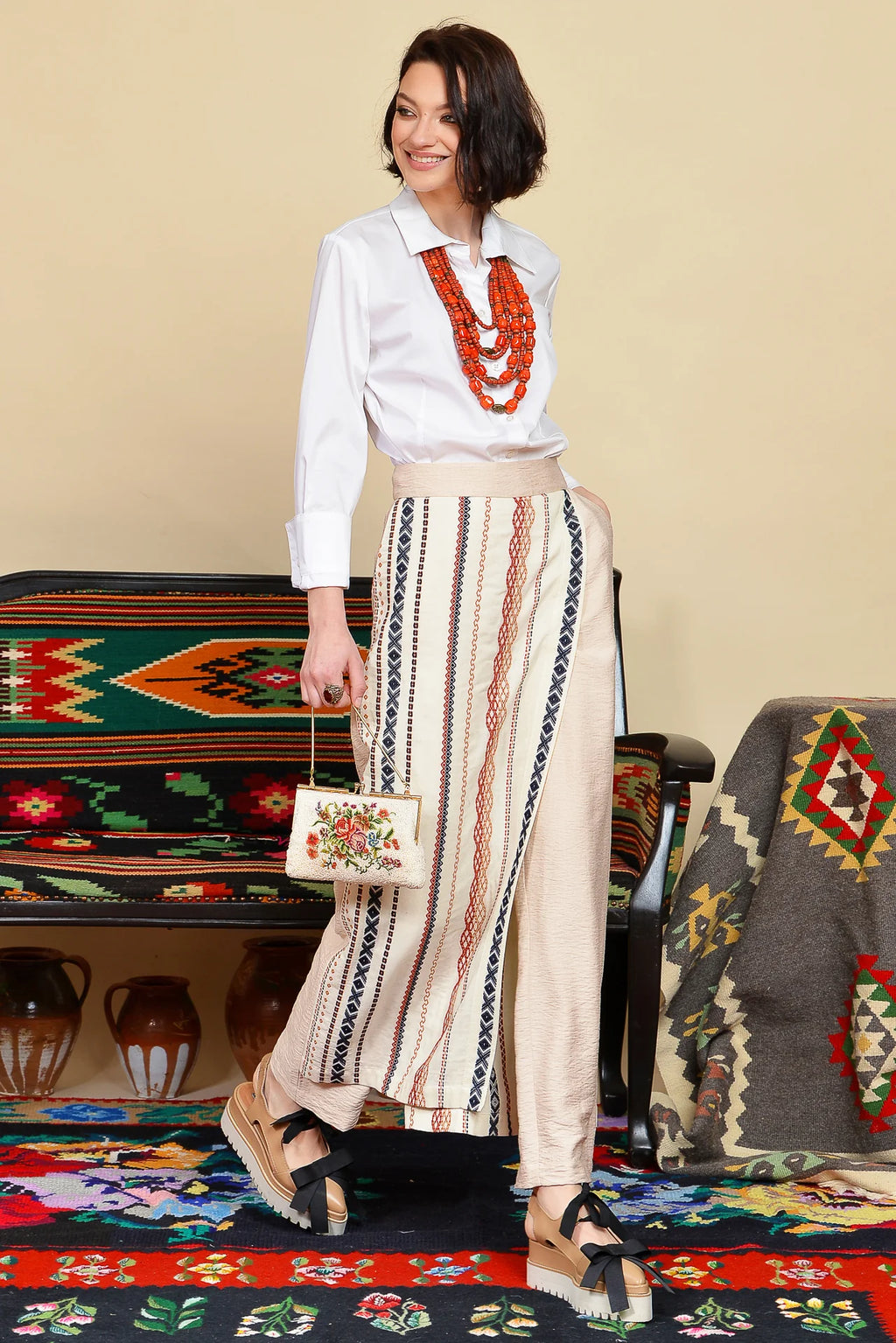 Pantaloni Crem cu Oprege
