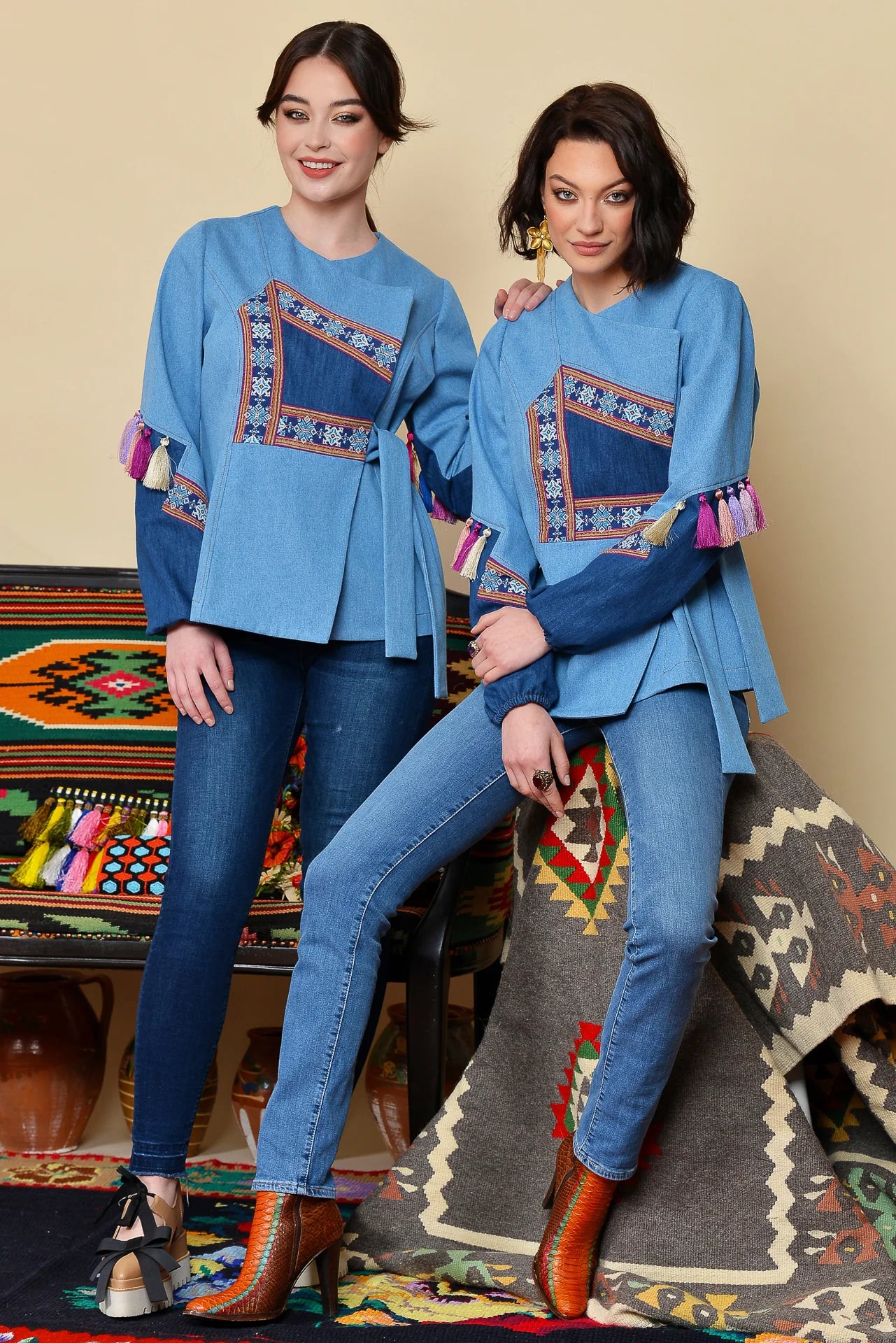 Jacheta din Denim cu Ciucuri de Matase si Jacquard Etnic